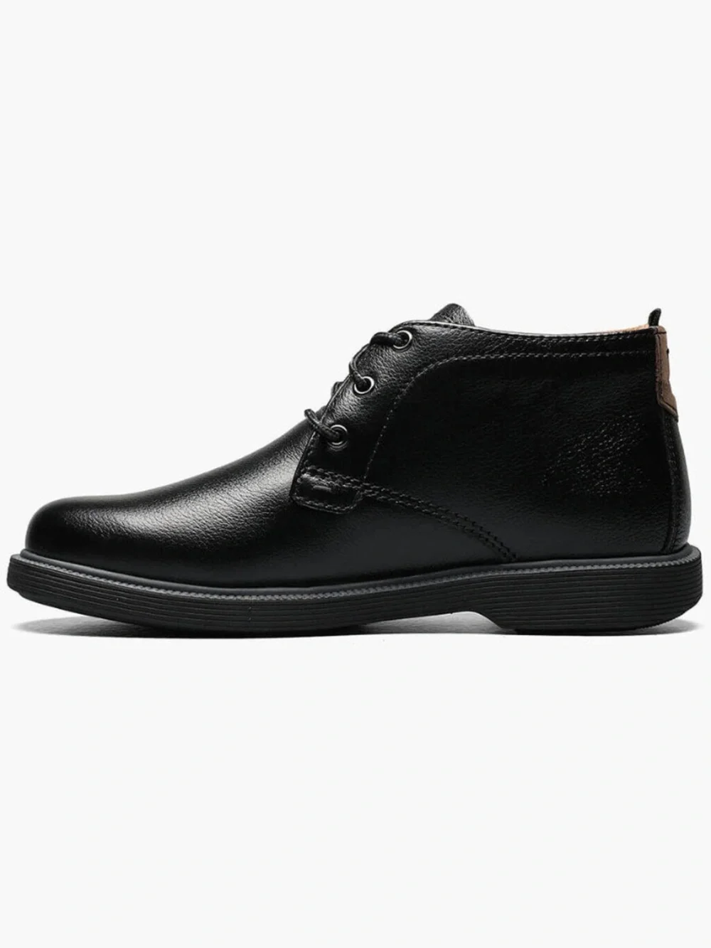 Boys Florsheim Supacush Chukka Jr in Black. 16632 007